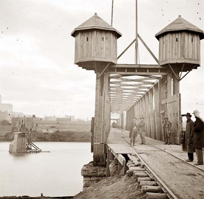 [Union fortifications on rail bridge[3].jpg]